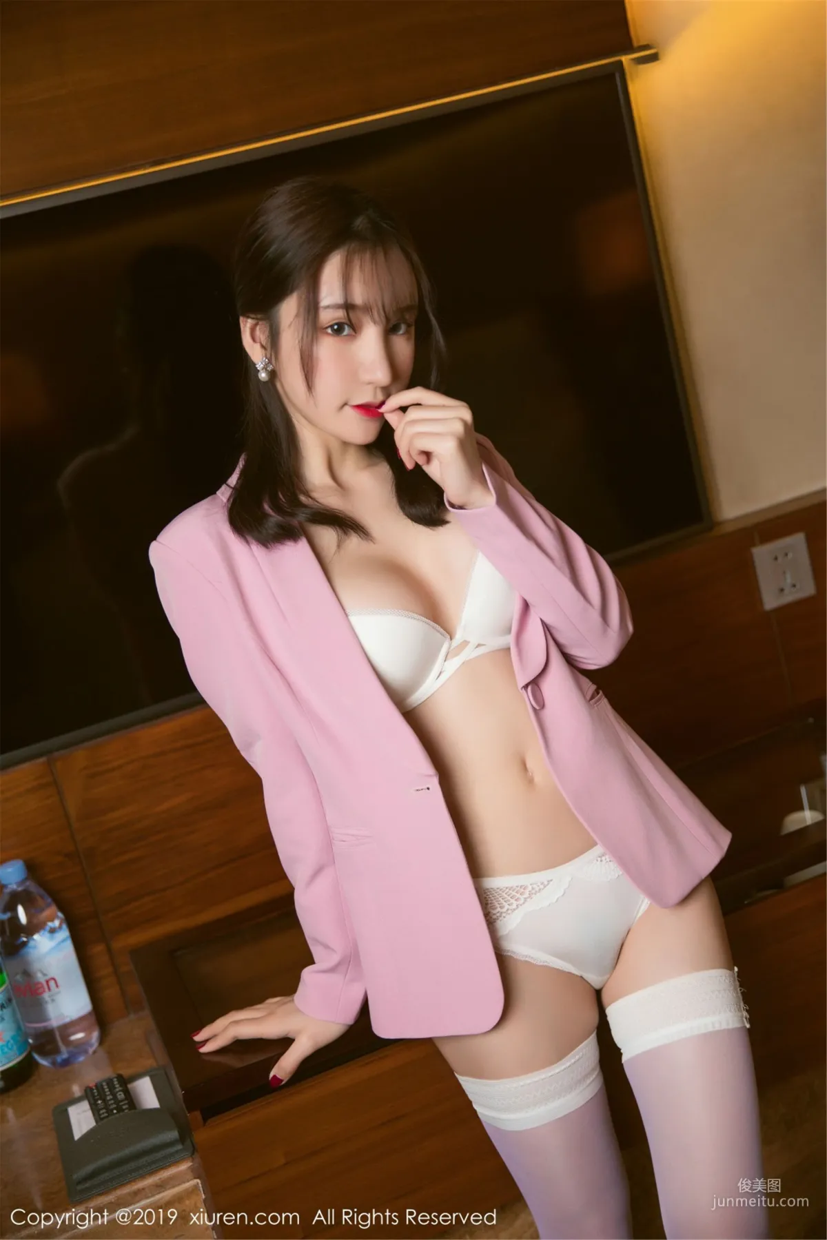 Zhou Yuxi Sandy Sexy Pink OL Outfit + White Stockings [XiuRen] No.1391 Photo Set photo 31