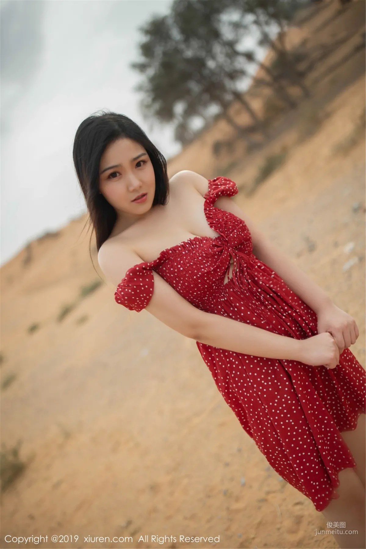 Xu Weiwei 'Desert, Pool, Beauty, Full of Color, Fragrance and Taste!' [XiuRen] No.1388 Photo Set photo 18