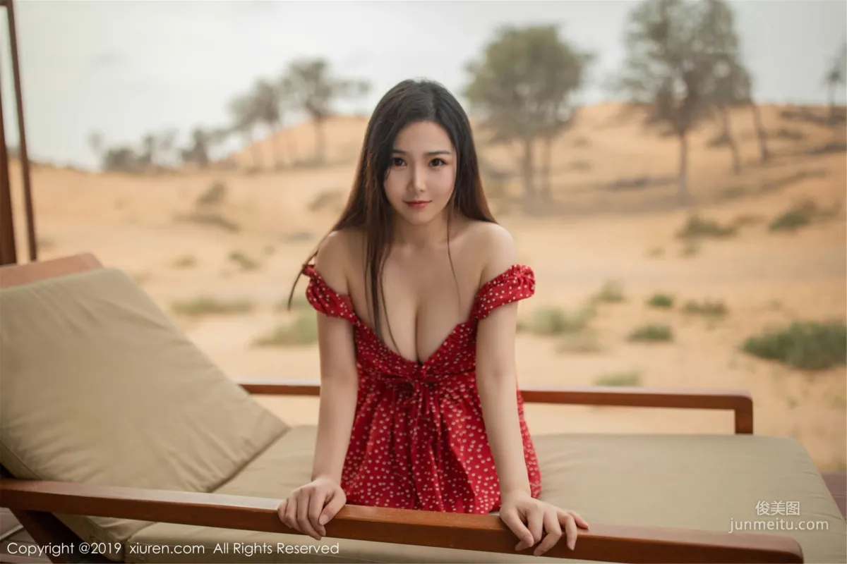 Xu Weiwei 'Desert, Pool, Beauty, Full of Color, Fragrance and Taste!' [XiuRen] No.1388 Photo Set photo 9