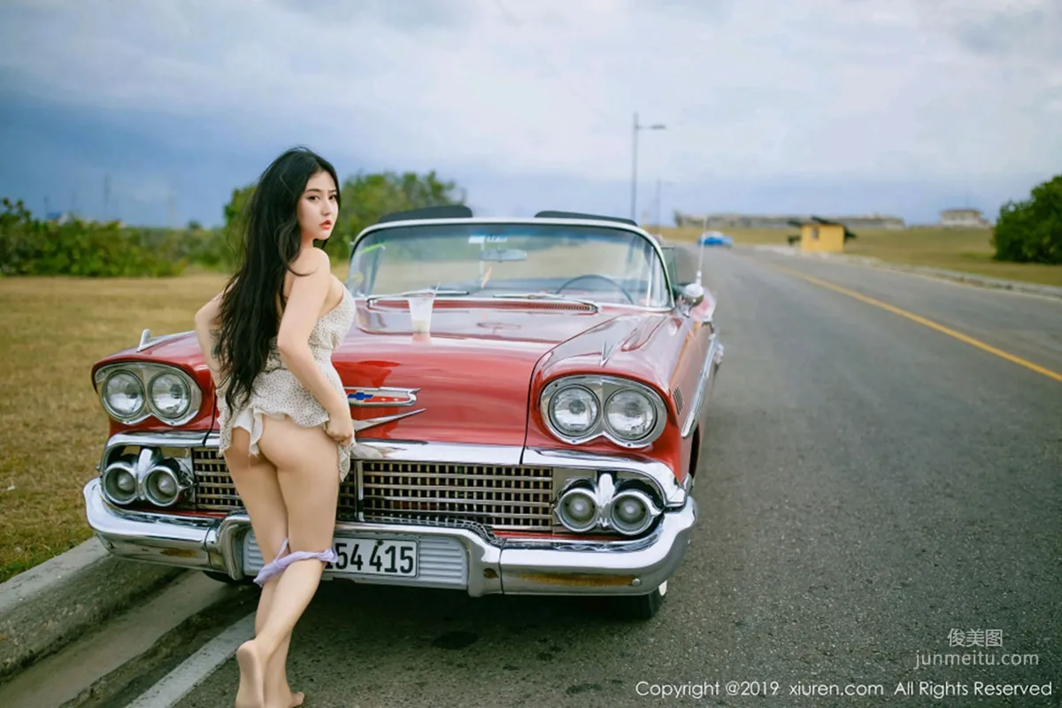 Manuela, Incomparable Curves in a Vintage Car Outdoor Shoot [XiuRen] No.1463 Photo Set photo 14