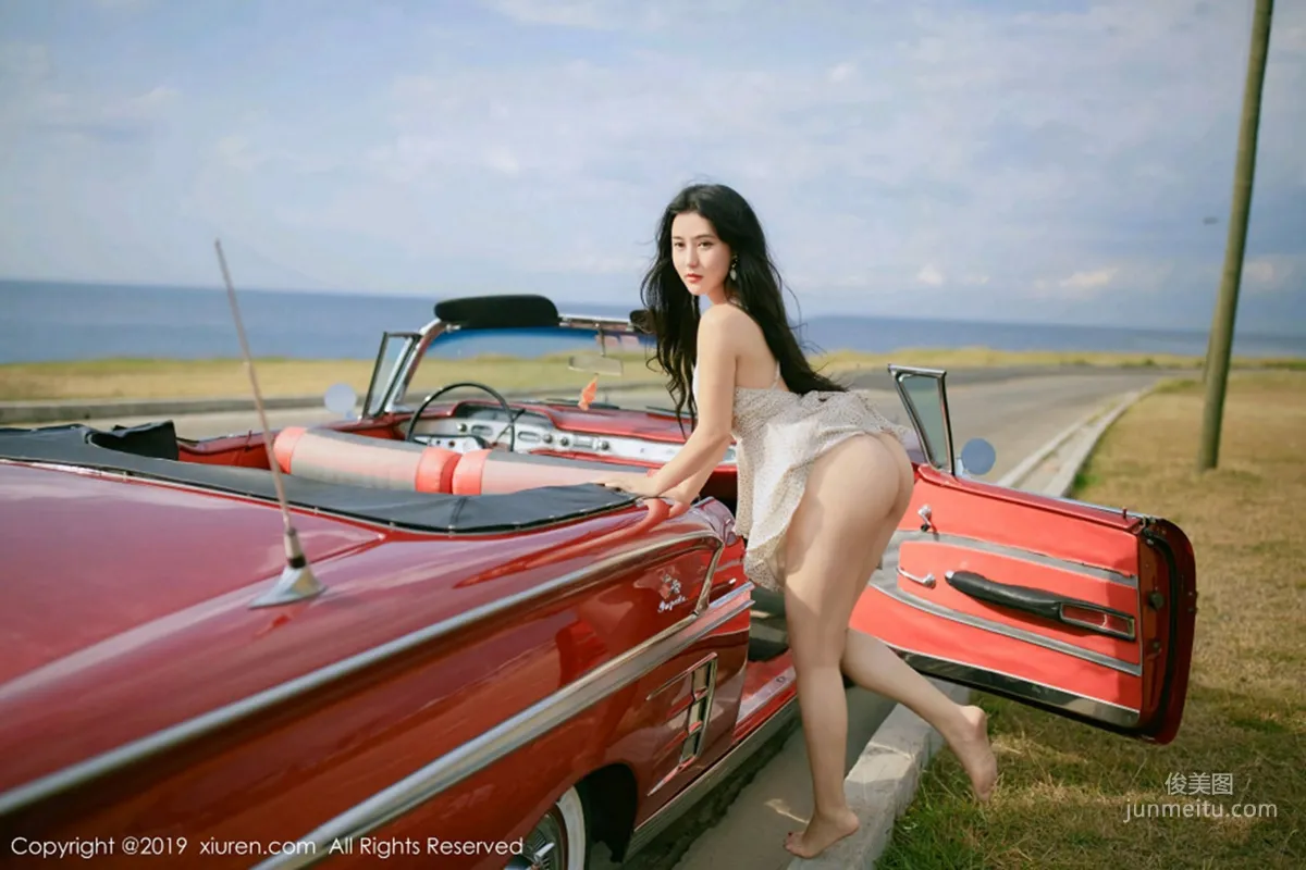 Manuela, Incomparable Curves in a Vintage Car Outdoor Shoot [XiuRen] No.1463 Photo Set photo 38