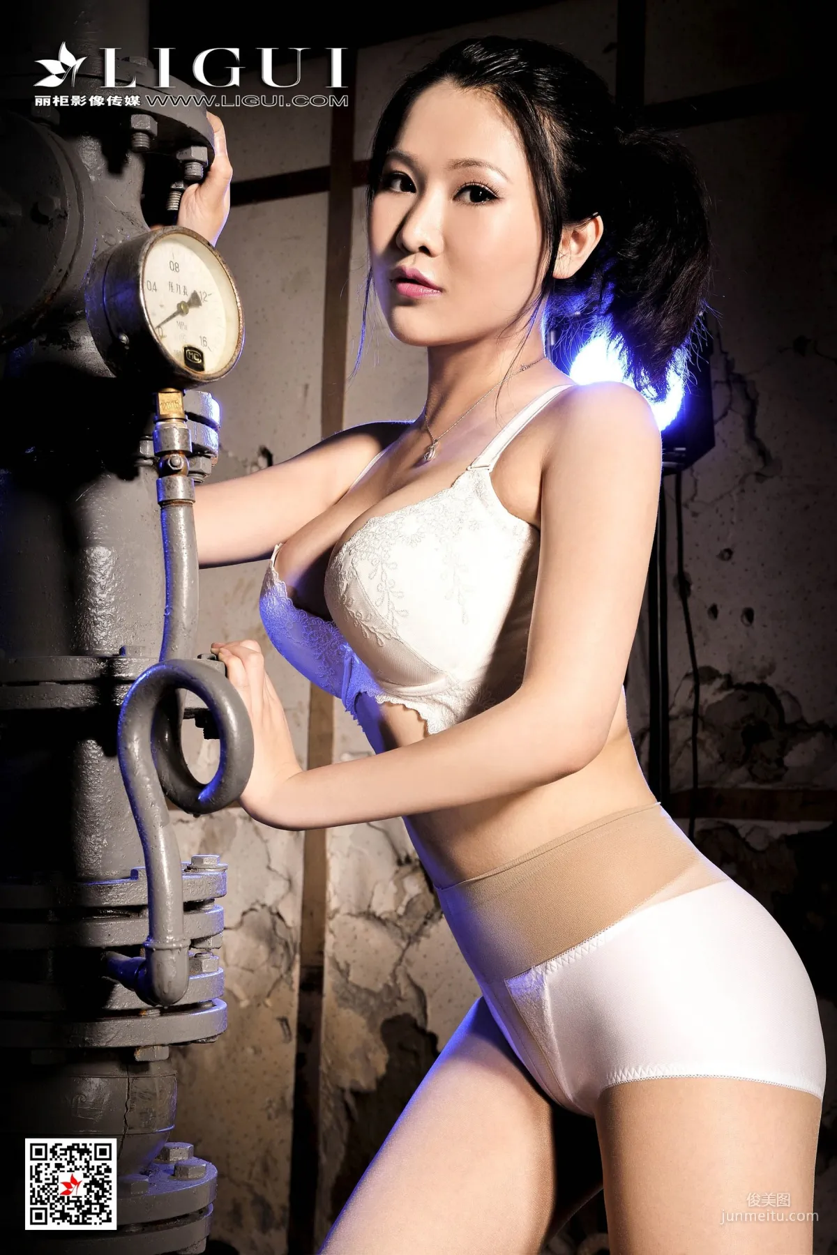 腿模文靜《和服絲足誘惑》 [麗櫃Ligui] 寫真集 23