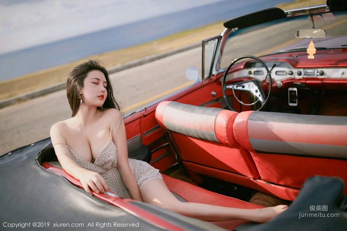 Manuela, Incomparable Curves in a Vintage Car Outdoor Shoot [XiuRen] No.1463 Photo Set photo 29