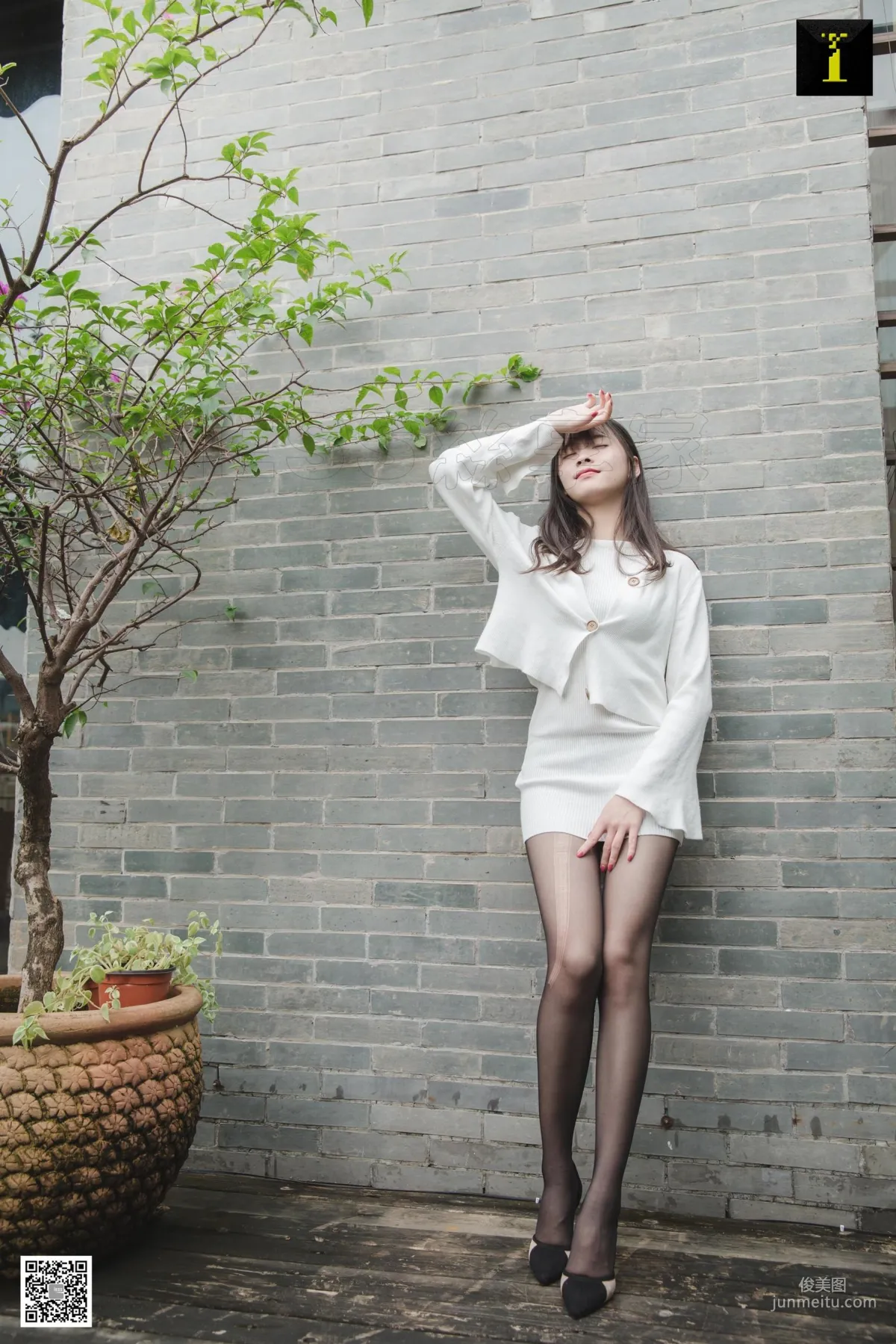 腿模七七 《七七的户外撕撕》 [异思趣向IESS] 写真集25