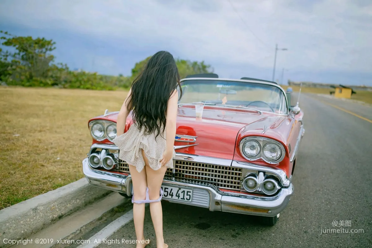 Manuela, Incomparable Curves in a Vintage Car Outdoor Shoot [XiuRen] No.1463 Photo Set photo 15
