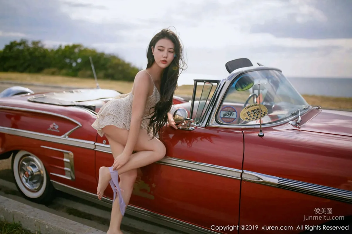 Manuela, Incomparable Curves in a Vintage Car Outdoor Shoot [XiuRen] No.1463 Photo Set photo 22