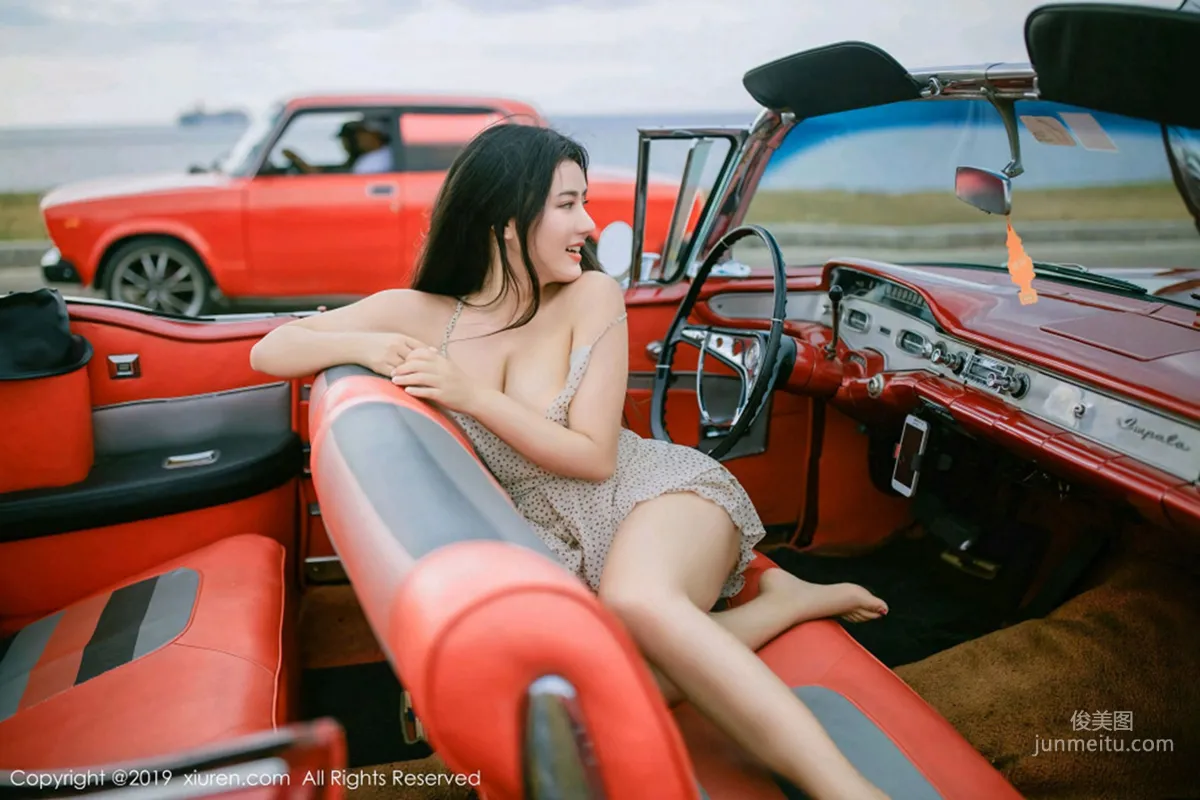 Manuela, Incomparable Curves in a Vintage Car Outdoor Shoot [XiuRen] No.1463 Photo Set photo 12