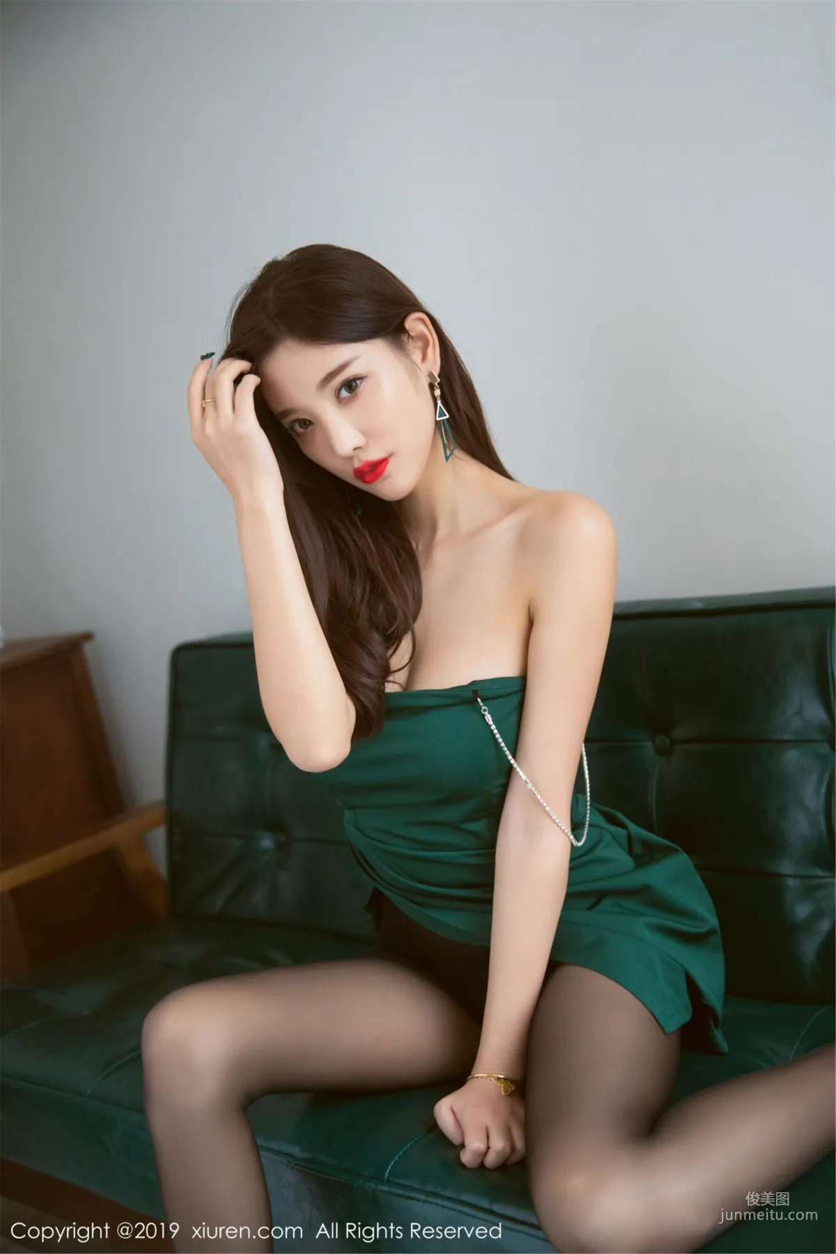 Yang Chenchen sugar 'Sexy Black Stockings and Beautiful Legs' [XiuRen] No.1425 Photo Set photo 60