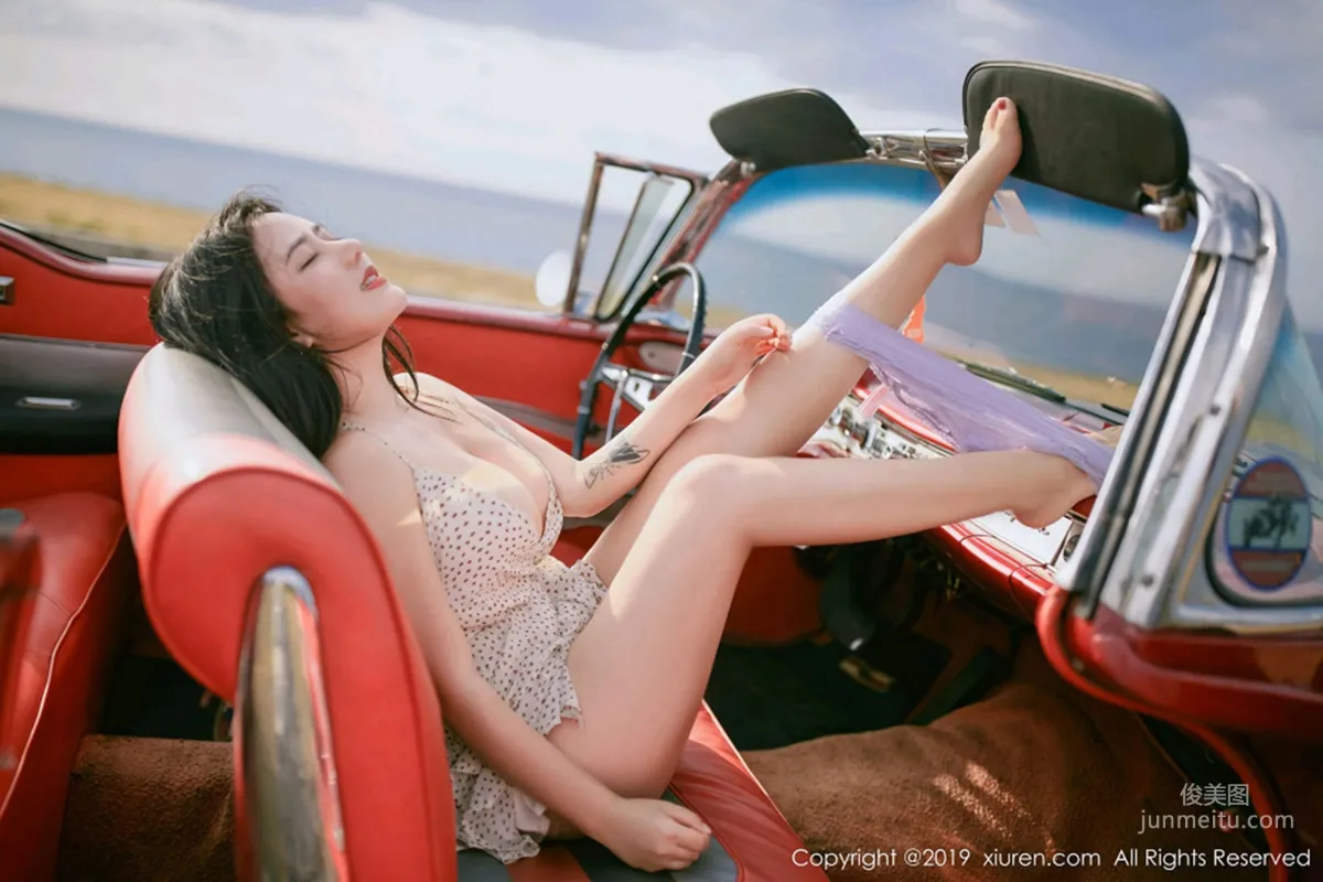 Manuela, Incomparable Curves in a Vintage Car Outdoor Shoot [XiuRen] No.1463 Photo Set photo 26