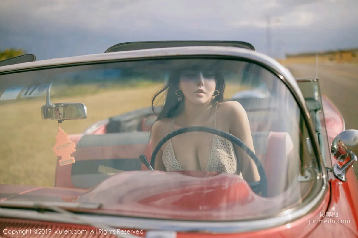 Manuela, Incomparable Curves in a Vintage Car Outdoor Shoot [XiuRen] No.1463 Photo Set photo 58