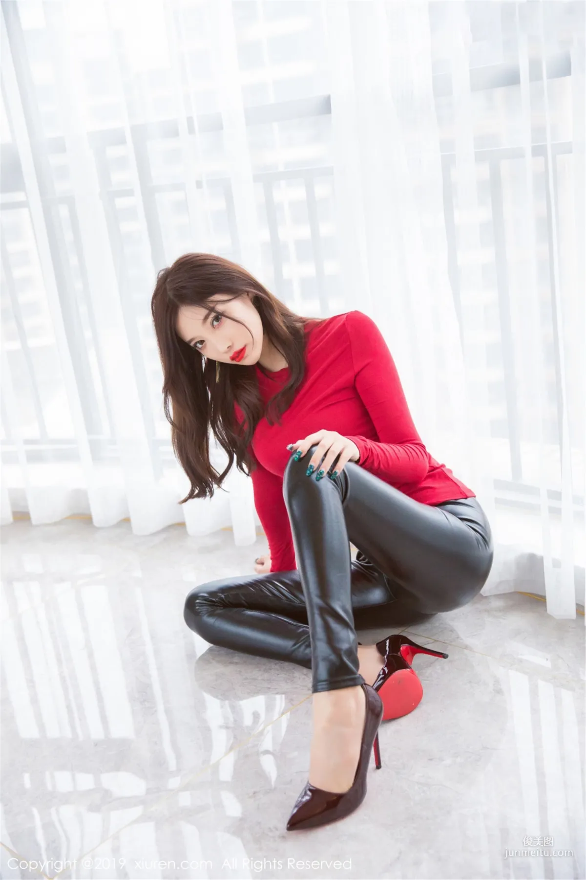 Yang Chenchen sugar 'Irresistible Leather Pants Seduction' [XiuRen] No.1411 Photo Set photo 35