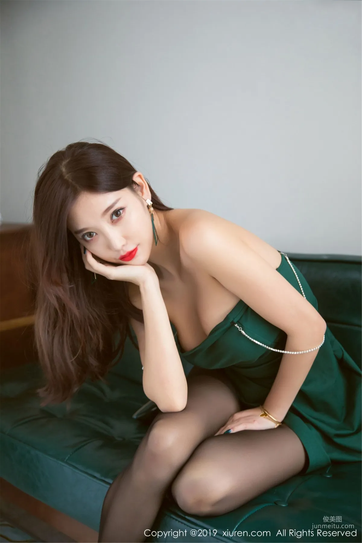 Yang Chenchen sugar 'Sexy Black Stockings and Beautiful Legs' [XiuRen] No.1425 Photo Set photo 58