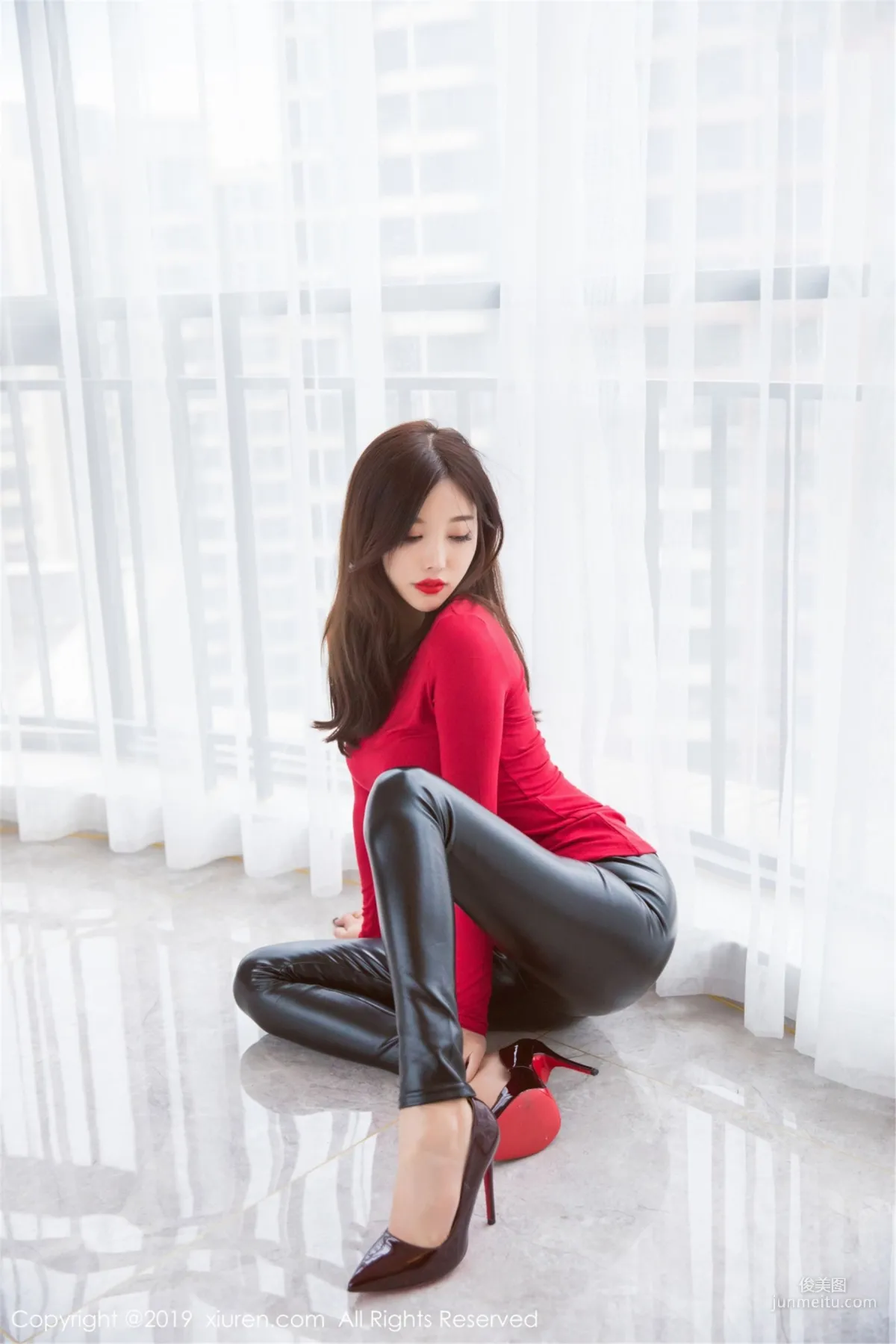 Yang Chenchen sugar 'Irresistible Leather Pants Seduction' [XiuRen] No.1411 Photo Set photo 34