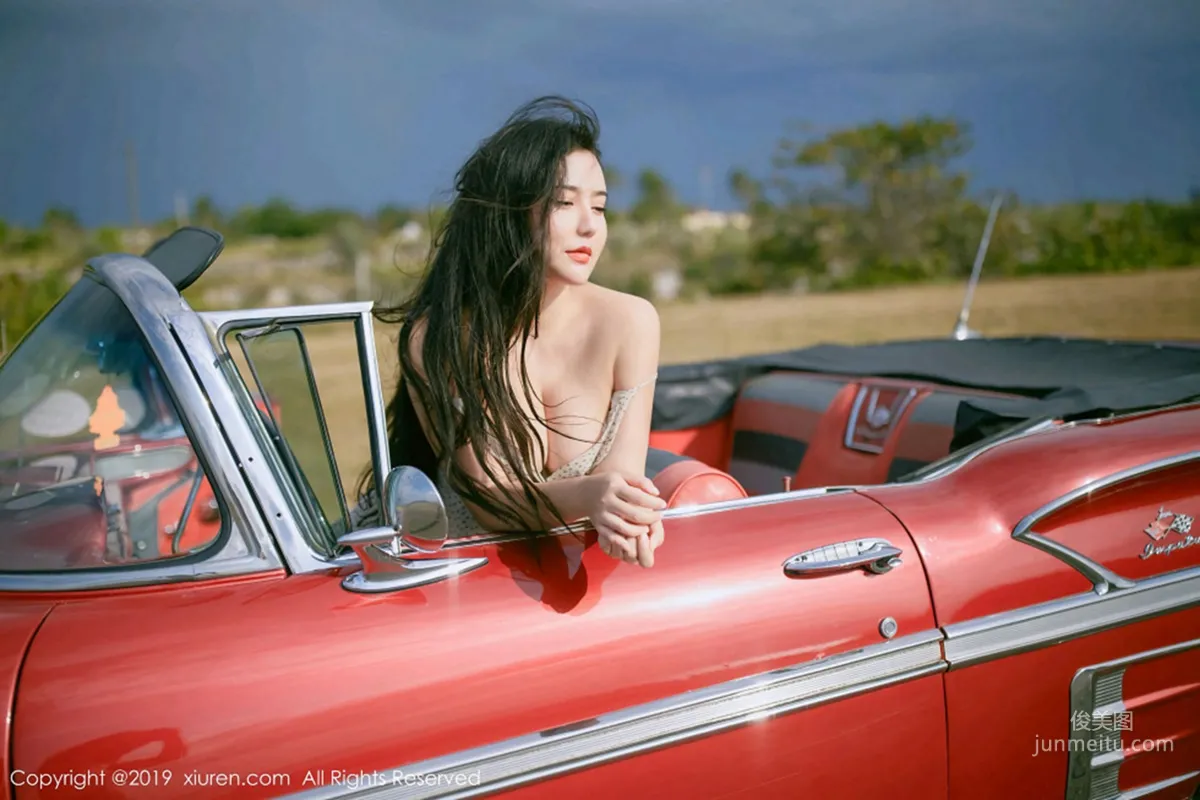 Manuela, Incomparable Curves in a Vintage Car Outdoor Shoot [XiuRen] No.1463 Photo Set photo 34