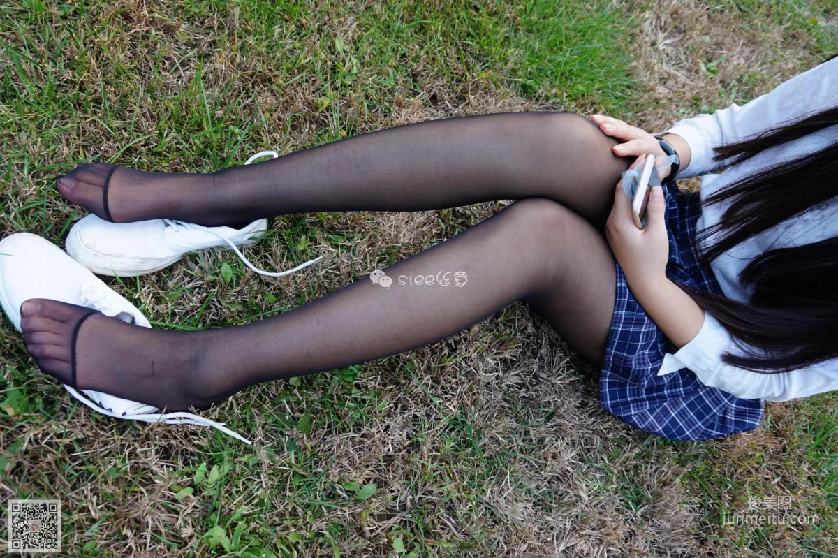 [丝意SIEE] No.001 曦曦《草坪黑丝》 写真集16