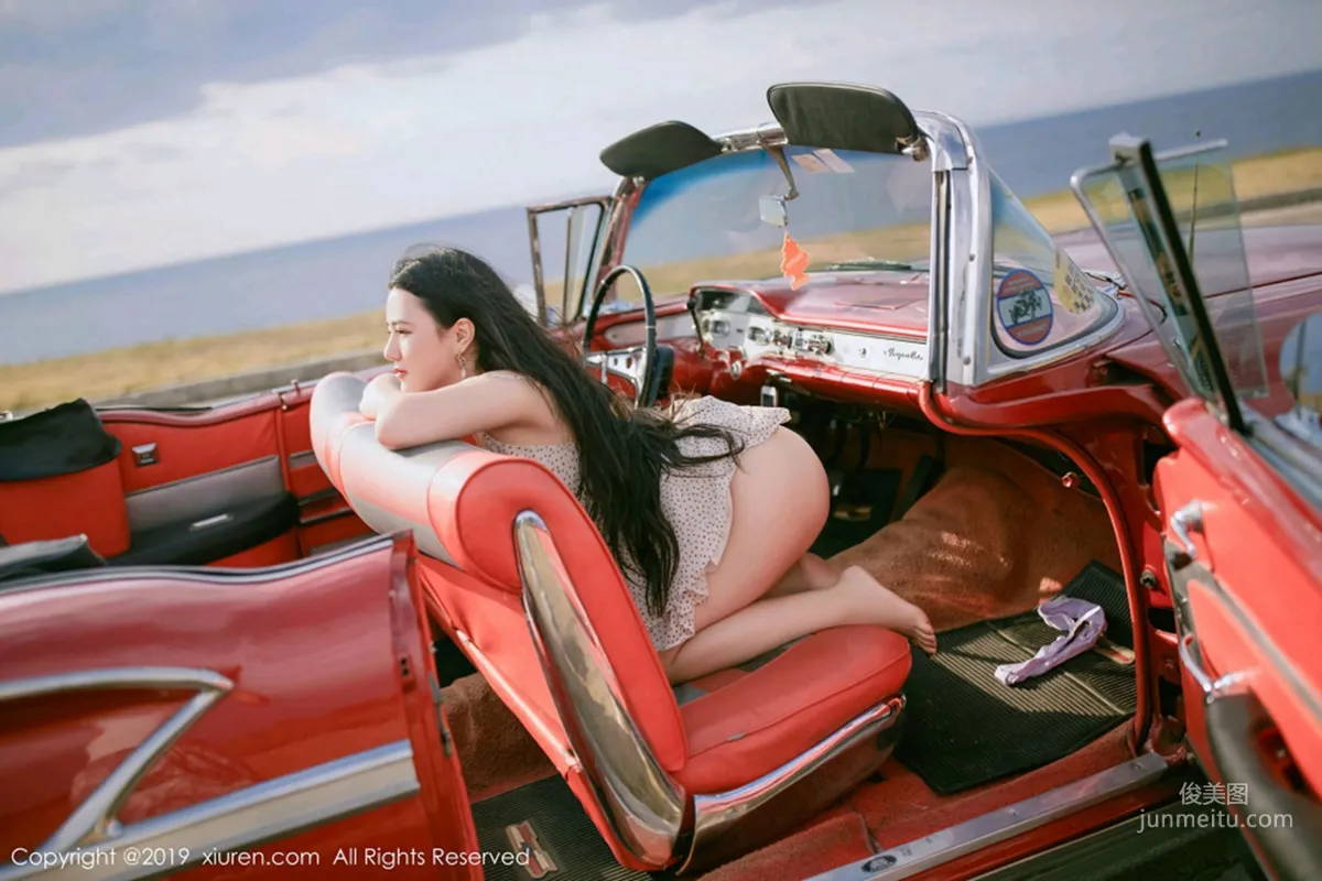 Manuela, Incomparable Curves in a Vintage Car Outdoor Shoot [XiuRen] No.1463 Photo Set photo 24