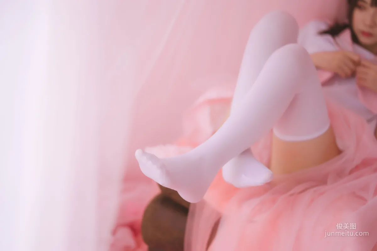 疯猫ss《丝袜狂想曲(粉)》 [萝莉COS] 写真集45