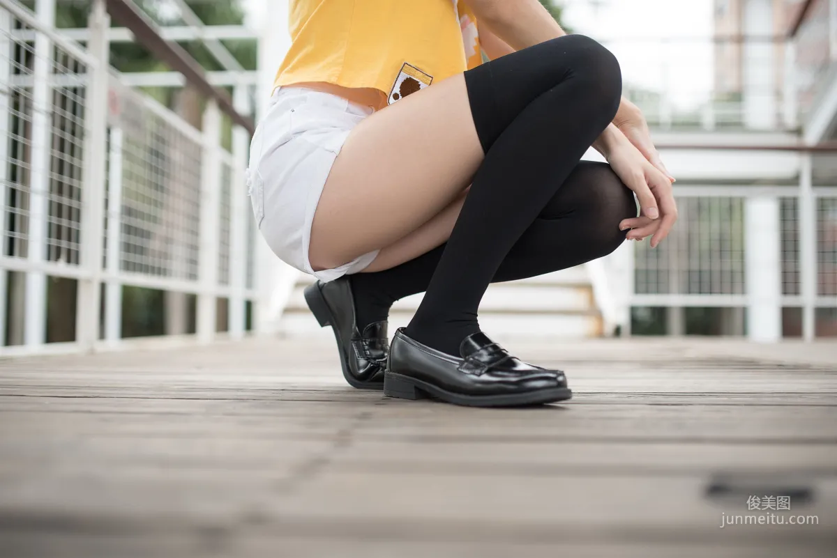 [Fengzhi Lingyu] NO.002 Black Stockings and Long Legs Photo Set photo 14