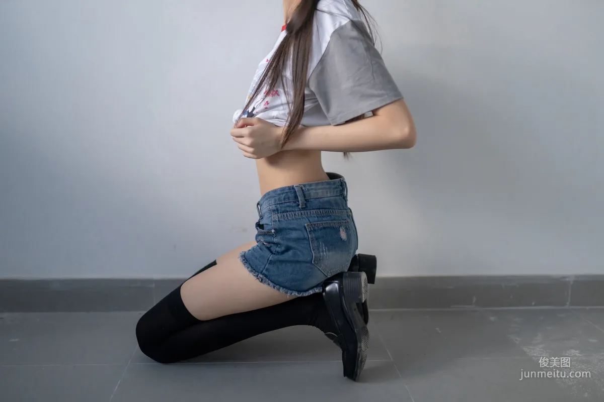 [风之领域] NO.113 黑丝牛仔短裤小蛮腰 写真集4