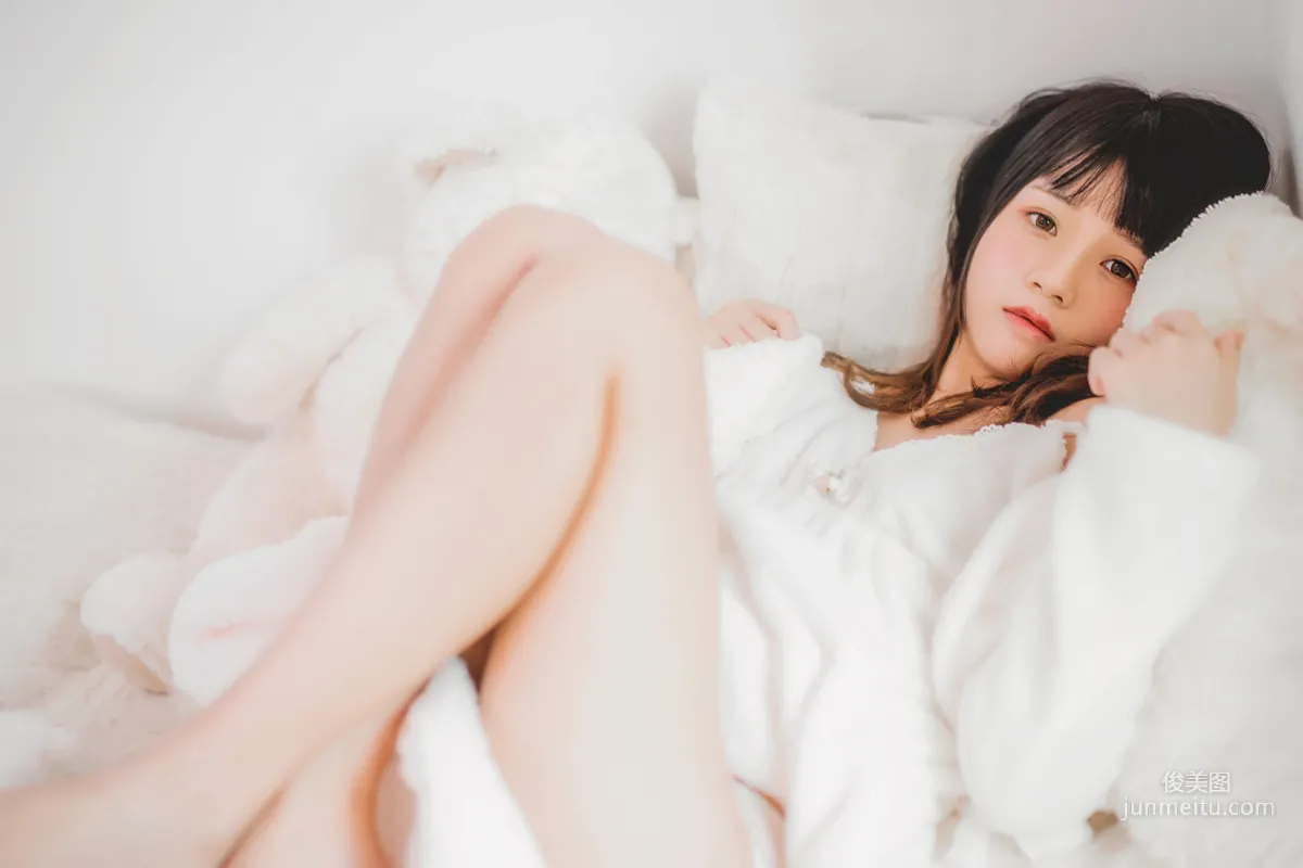 桜桃喵《冬眠》 [蘿莉COS] 寫真集 24
