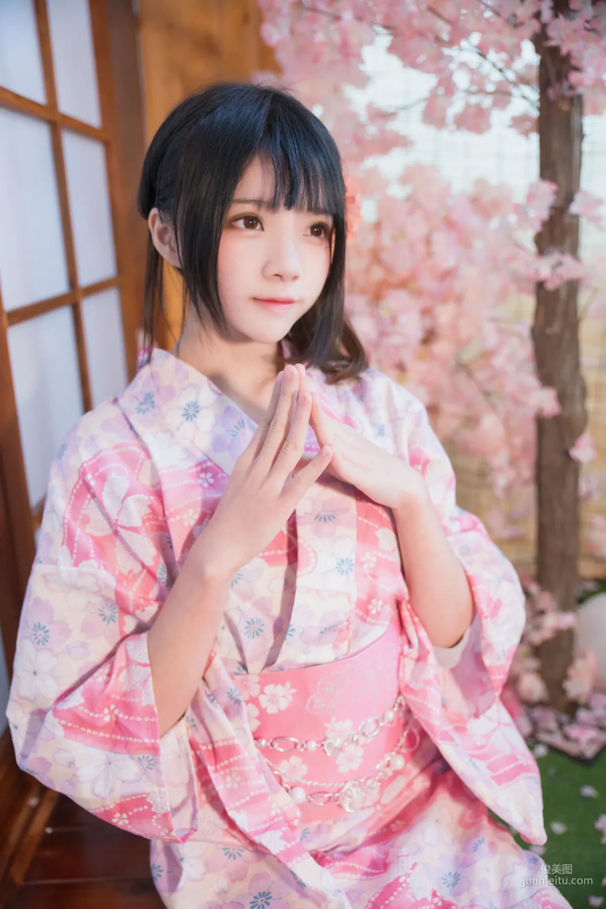 桜桃喵《双人本》 [萝莉COS] 写真集1