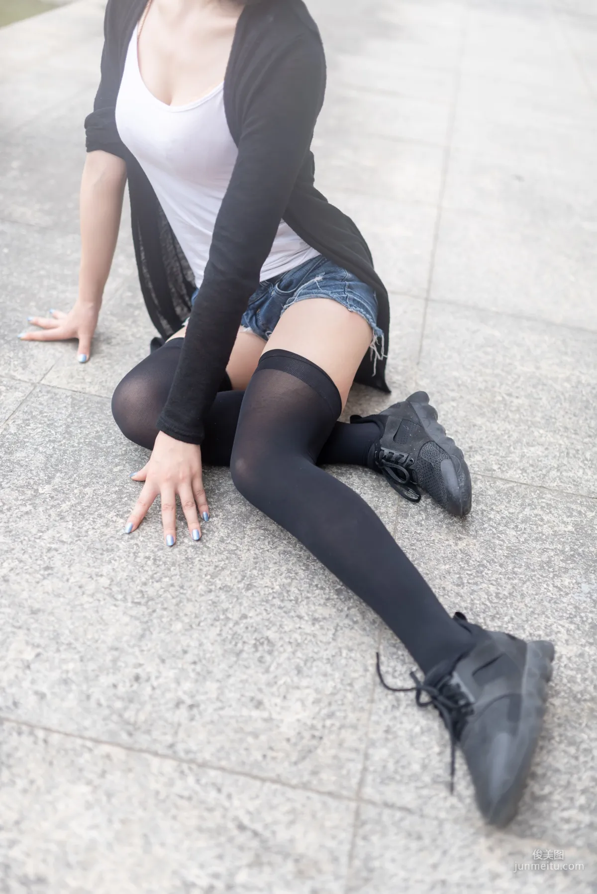 [Fengzhi Lingyu] NO.043 Black Stockings Big Bust Fashion Girl Outdoor Photo Set photo 2