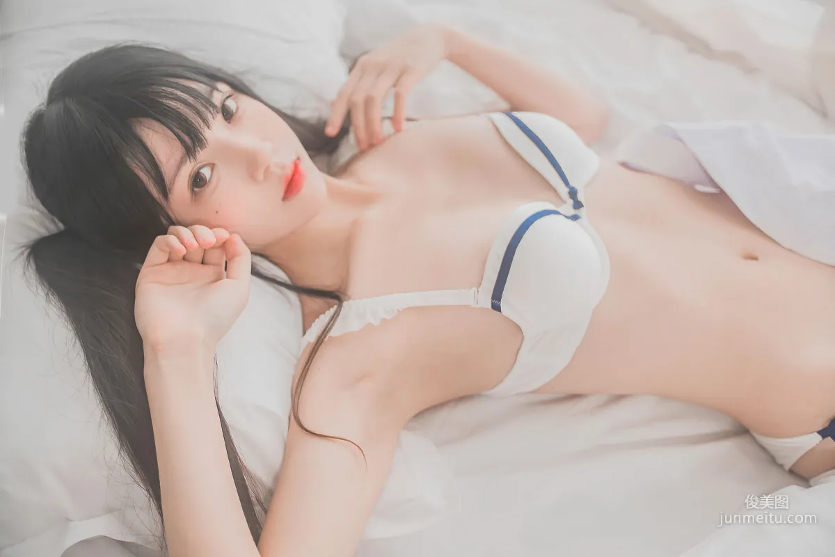 桜桃喵 《白襯衫雙馬尾》 [蘿莉COS] 寫真集 32