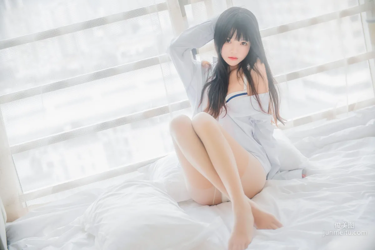 桜桃喵《桜桃未熟 - 白襯衫散發》 [蘿莉COS] 寫真集 32