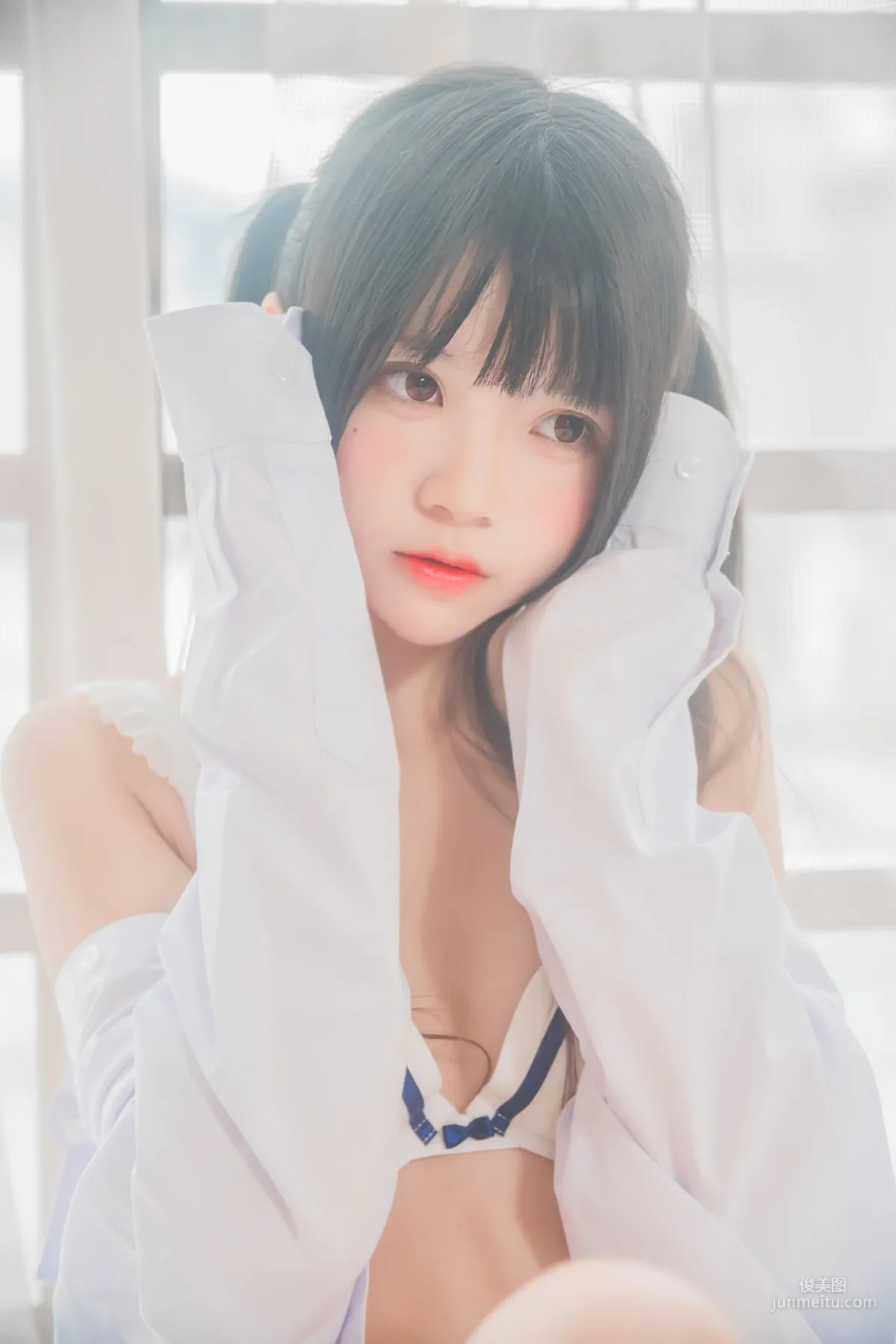 桜桃喵 《白襯衫雙馬尾》 [蘿莉COS] 寫真集 14