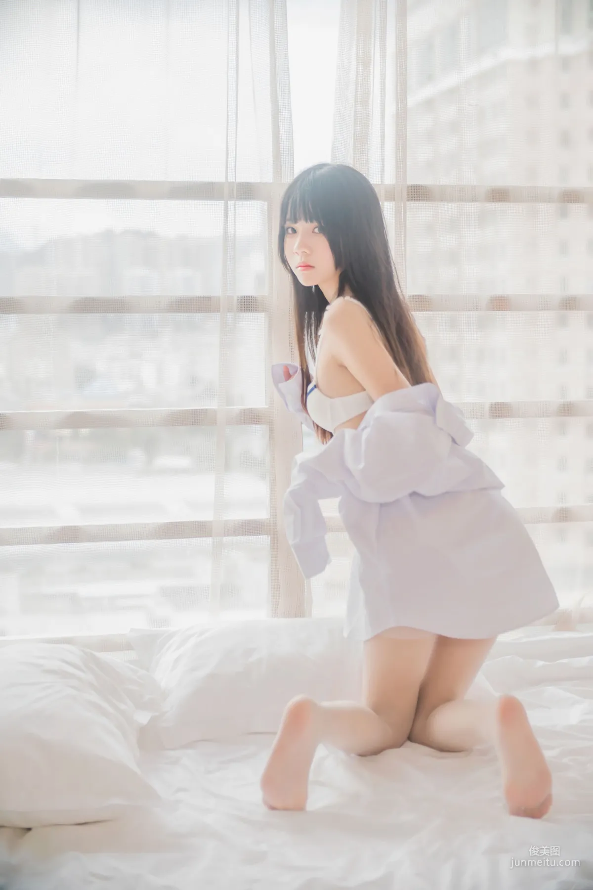 桜桃喵《桜桃未熟 - 白襯衫散發》 [蘿莉COS] 寫真集 45