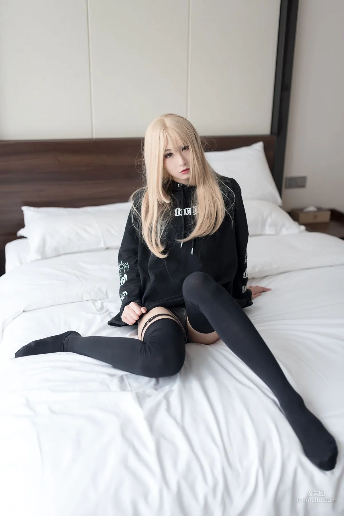 [Fengzhi Lingyu] NO.017 Blonde Beauty Black Temptation Photo Set photo 35