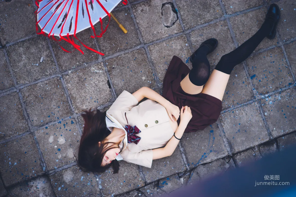 瘋貓ss《絲襪狂想曲(傘)》 [蘿莉COS] 寫真集 38