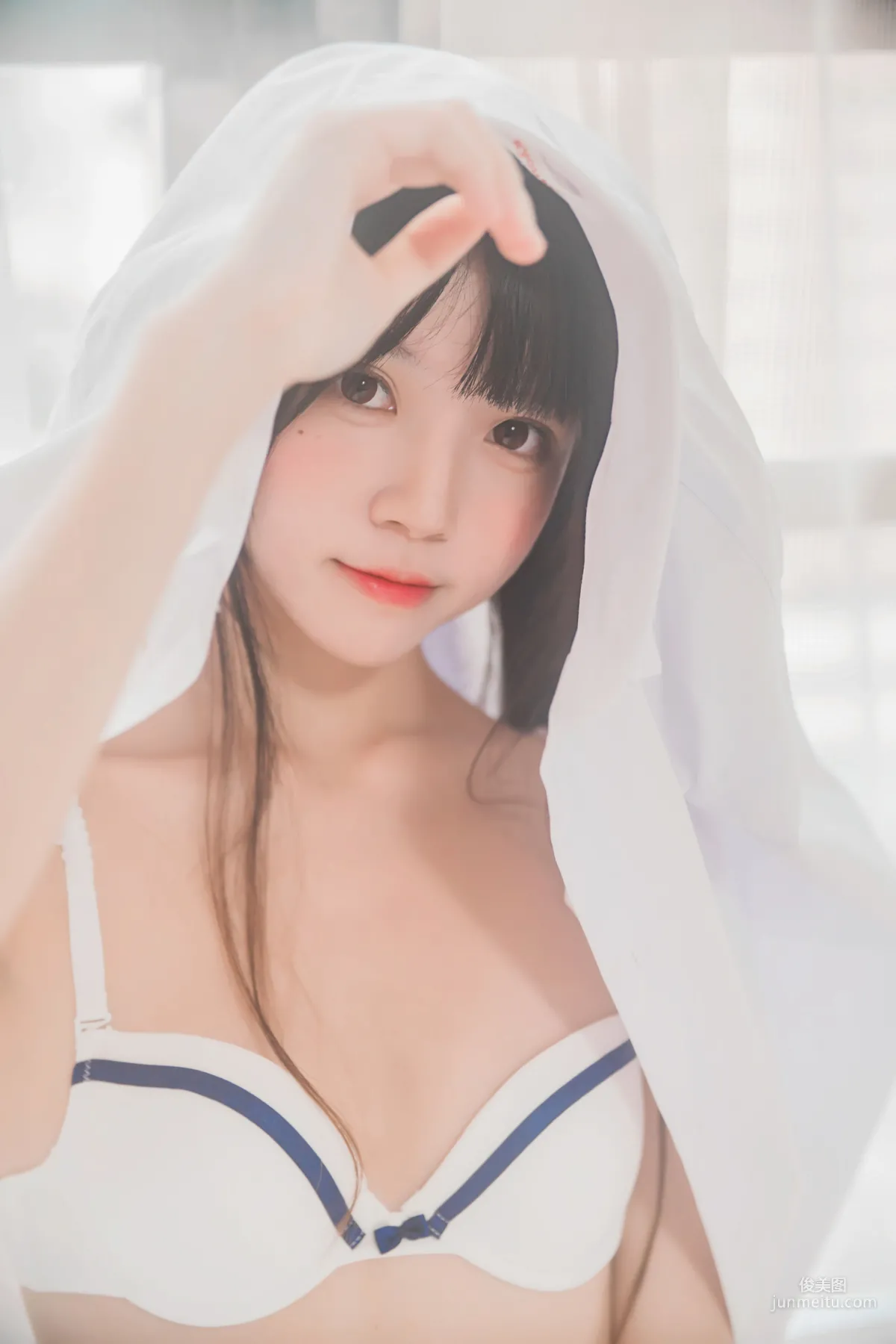 桜桃喵 《白襯衫雙馬尾》 [蘿莉COS] 寫真集 44