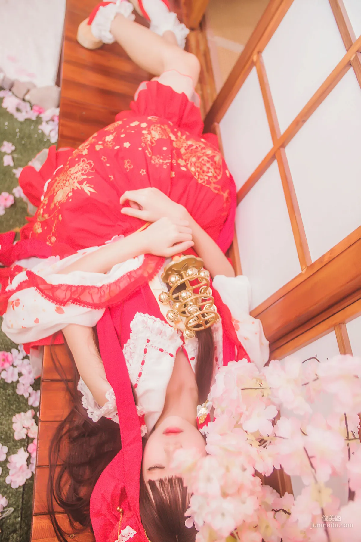 桜桃喵《靈夢 新年快樂》 [蘿莉COS] 寫真集 43