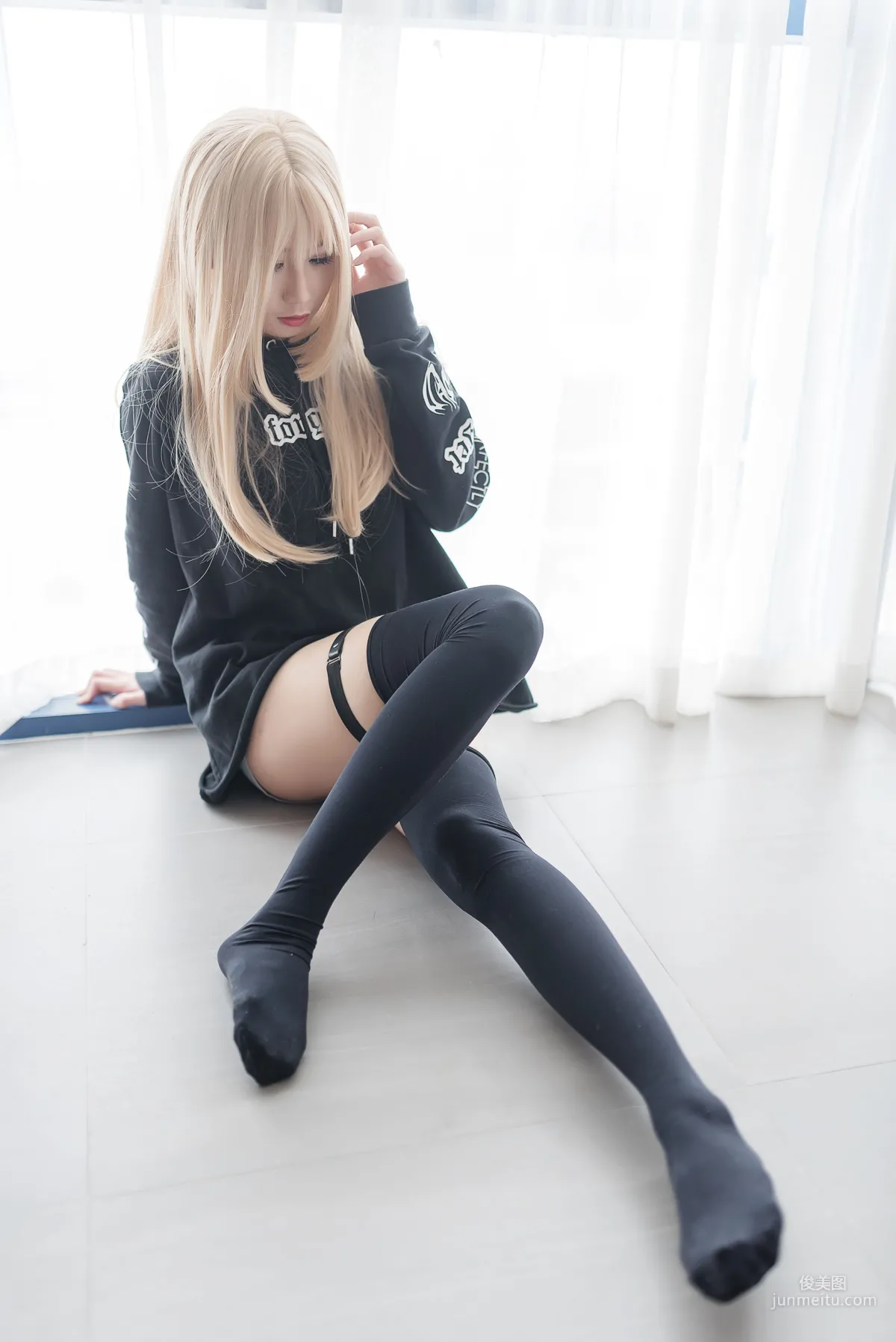 [Fengzhi Lingyu] NO.017 Blonde Beauty Black Temptation Photo Set photo 28