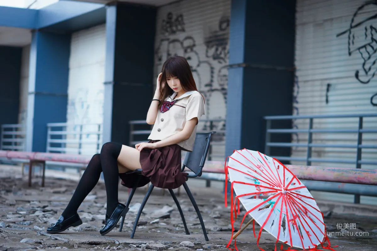 疯猫ss《丝袜狂想曲(伞)》 [萝莉COS] 写真集1