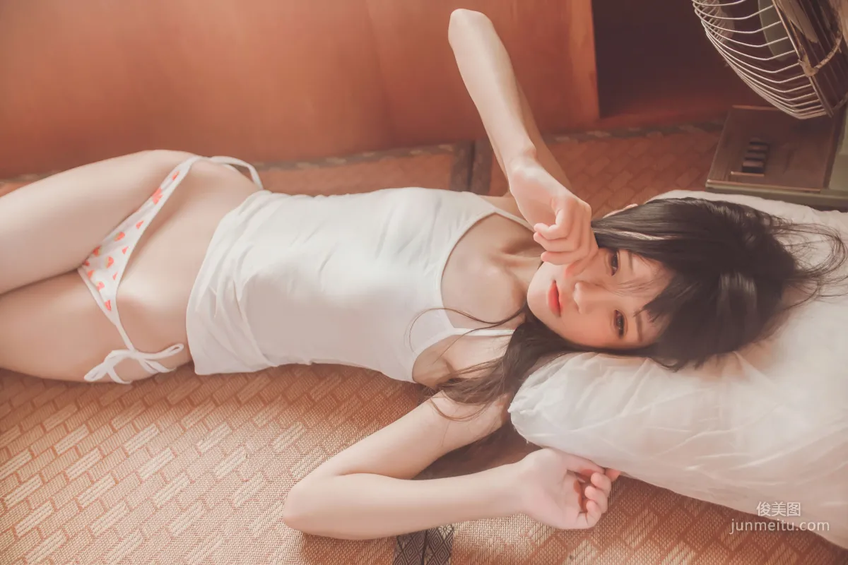 桜桃喵《小背心換水手服》 [蘿莉COS] 寫真集 15