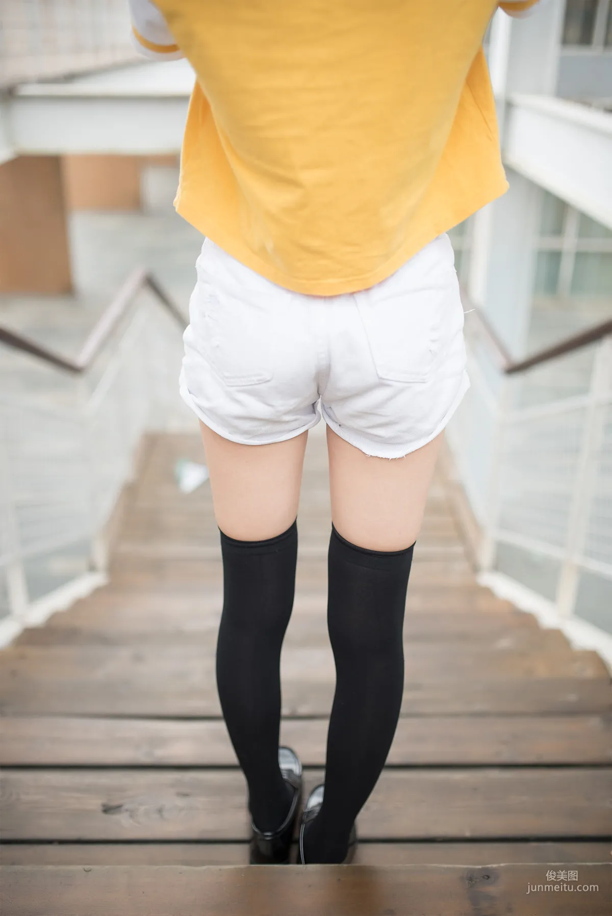 [Fengzhi Lingyu] NO.002 Black Stockings and Long Legs Photo Set photo 27