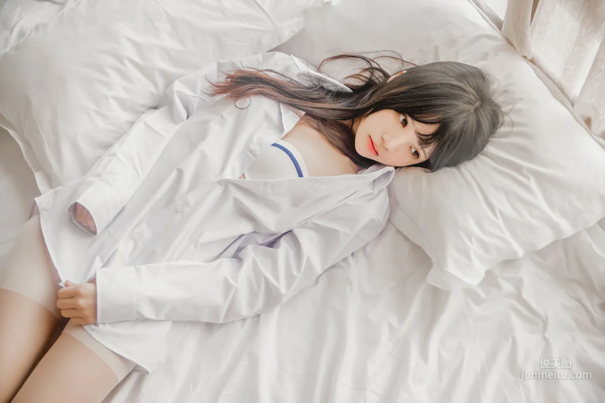 桜桃喵《桜桃未熟 - 白襯衫散發》 [蘿莉COS] 寫真集 29