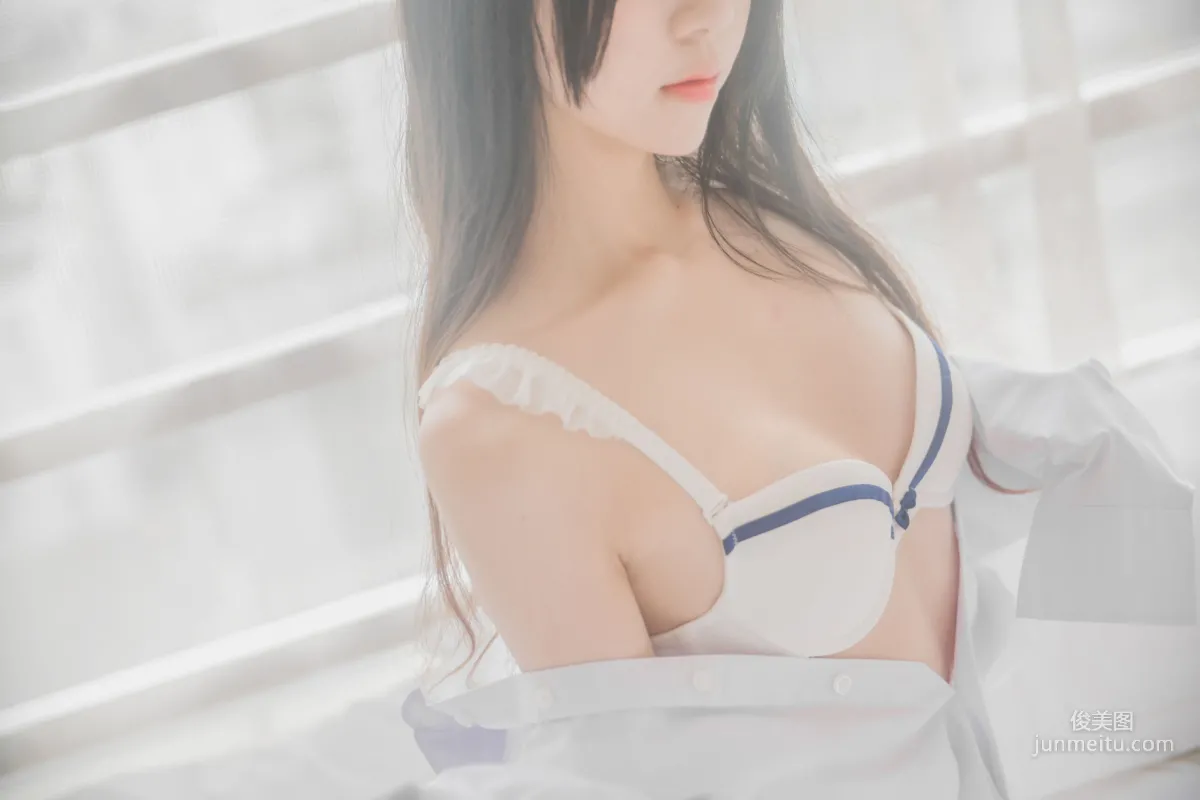 桜桃喵《桜桃未熟 - 白襯衫散發》 [蘿莉COS] 寫真集 35