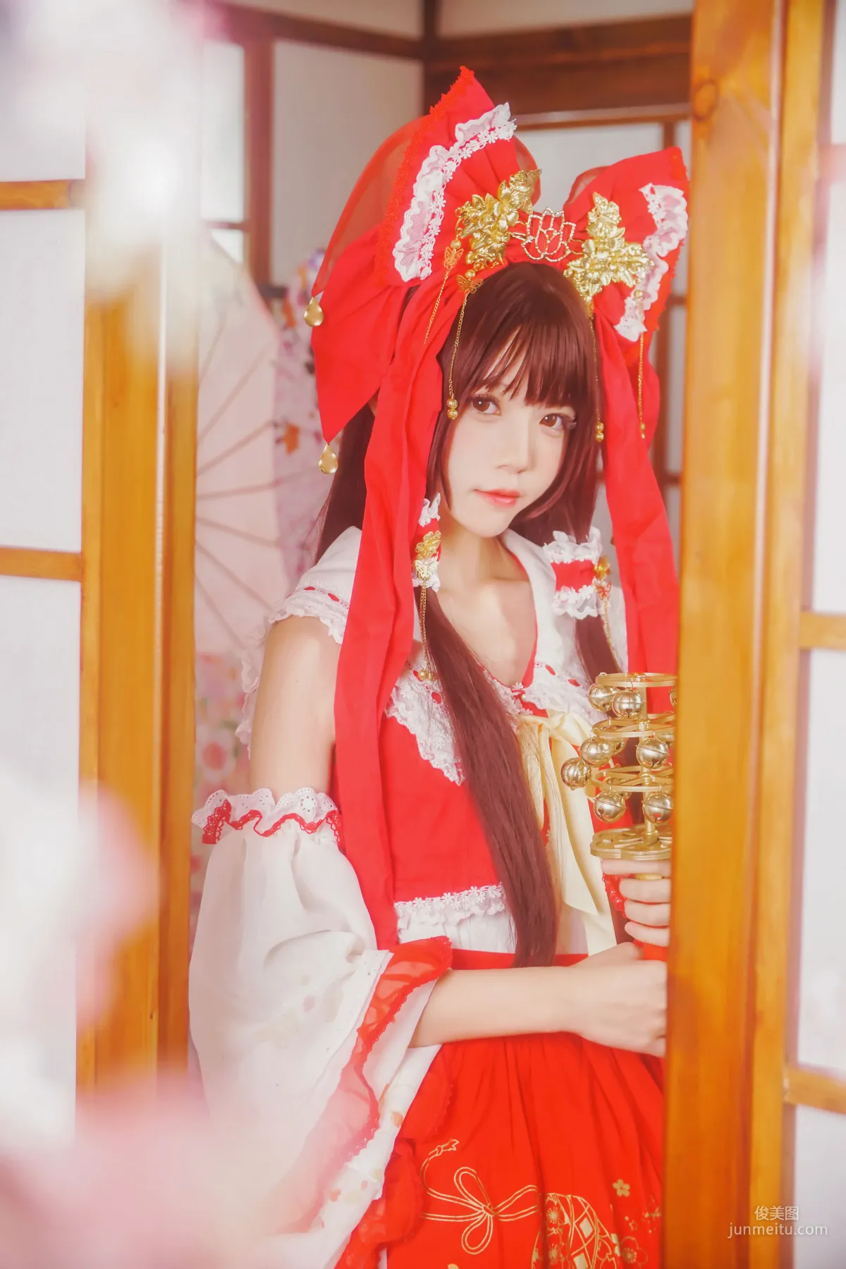 桜桃喵《靈夢 新年快樂》 [蘿莉COS] 寫真集 10