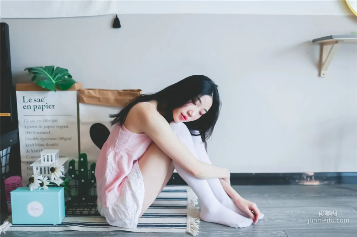 [风之领域] NO.110 粉红小吊带裙白丝 写真集32