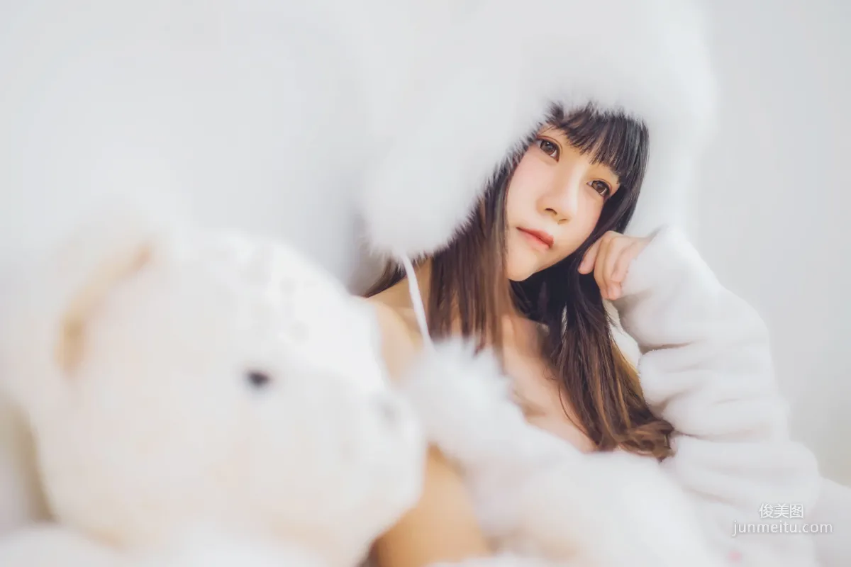 桜桃喵《冬眠》 [蘿莉COS] 寫真集 11