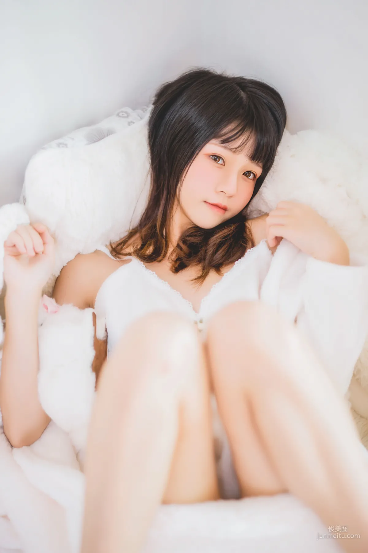 桜桃喵《冬眠》 [蘿莉COS] 寫真集 22