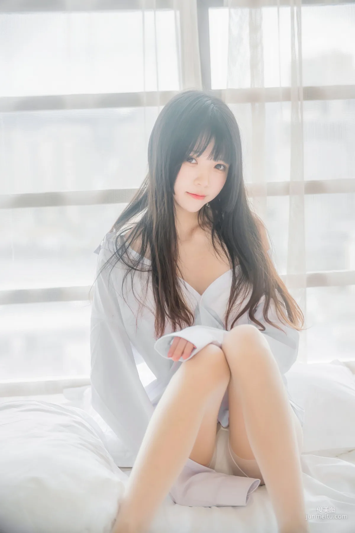 桜桃喵《桜桃未熟 - 白襯衫散發》 [蘿莉COS] 寫真集 33