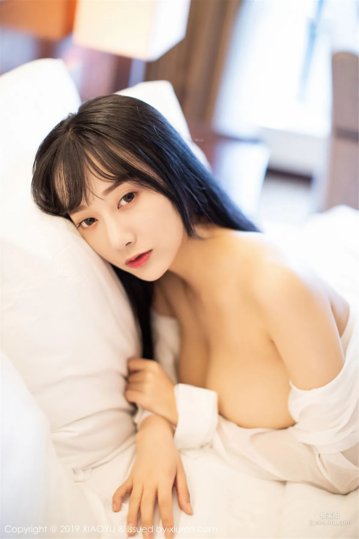He Jiaying 《Graceful Posture in a Low-Cut Shirt and Lace Garter Stockings》 [XIAOYU] Vol.076 Photo Set photo 37
