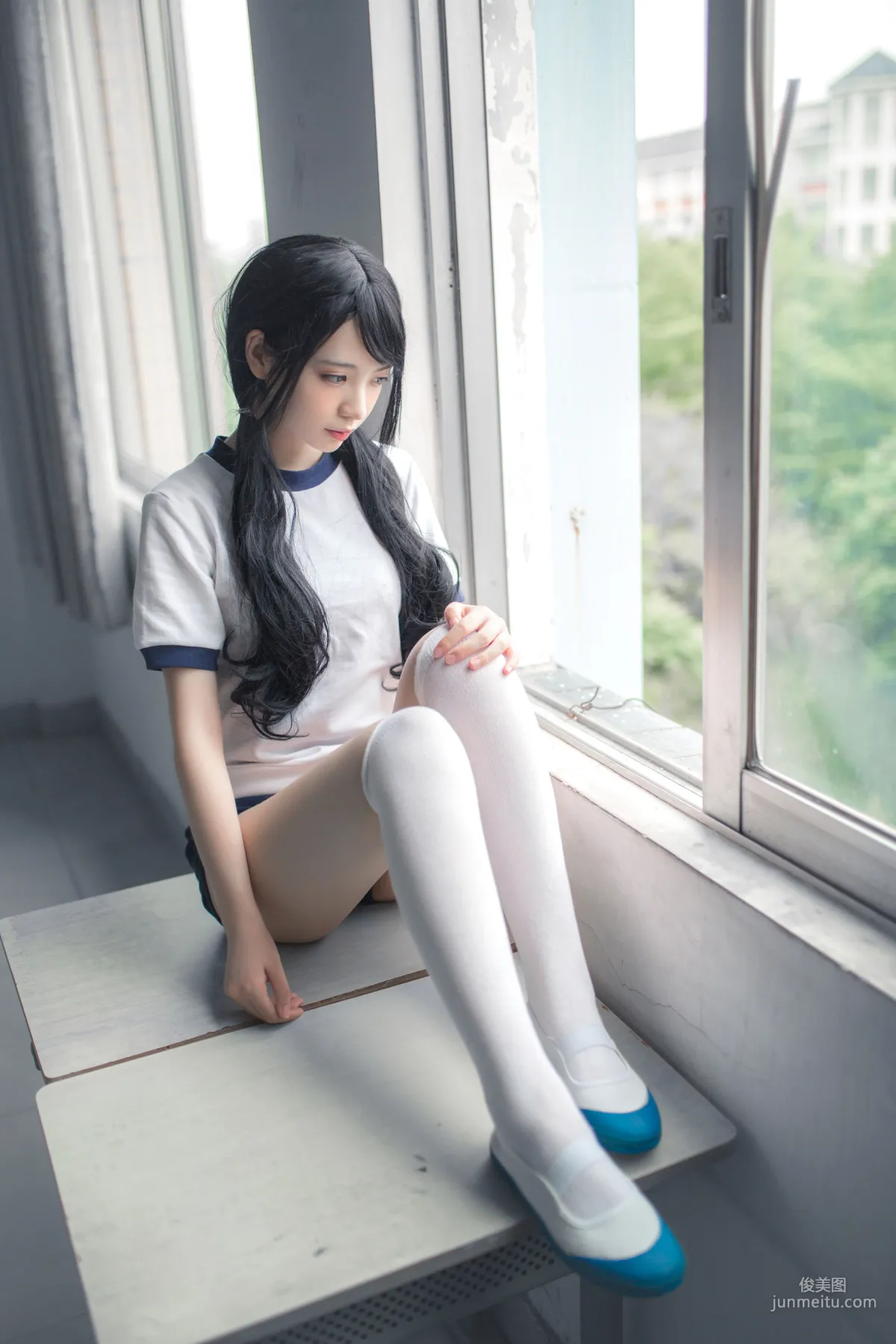 疯猫ss《体操服白丝》 [萝莉COS] 写真集9