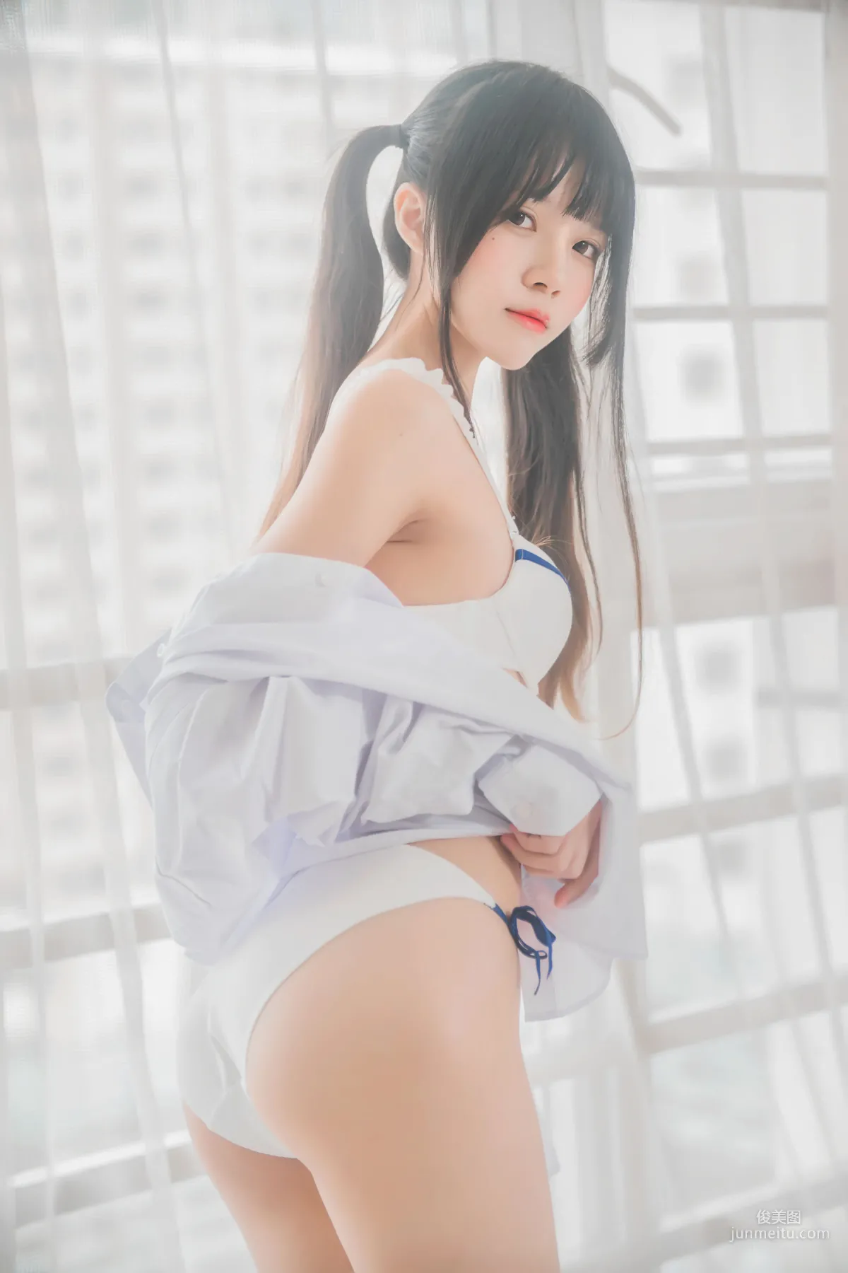桜桃喵 《白襯衫雙馬尾》 [蘿莉COS] 寫真集 12