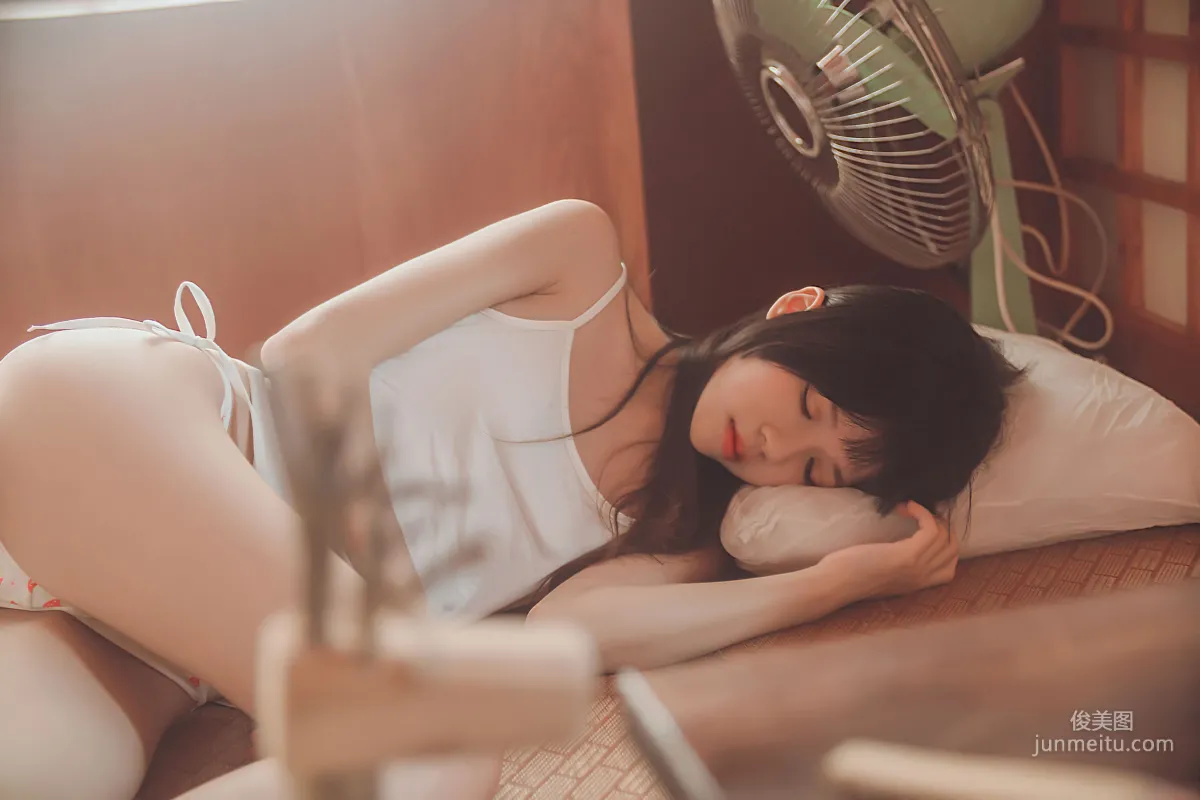 桜桃喵《小背心換水手服》 [蘿莉COS] 寫真集 1
