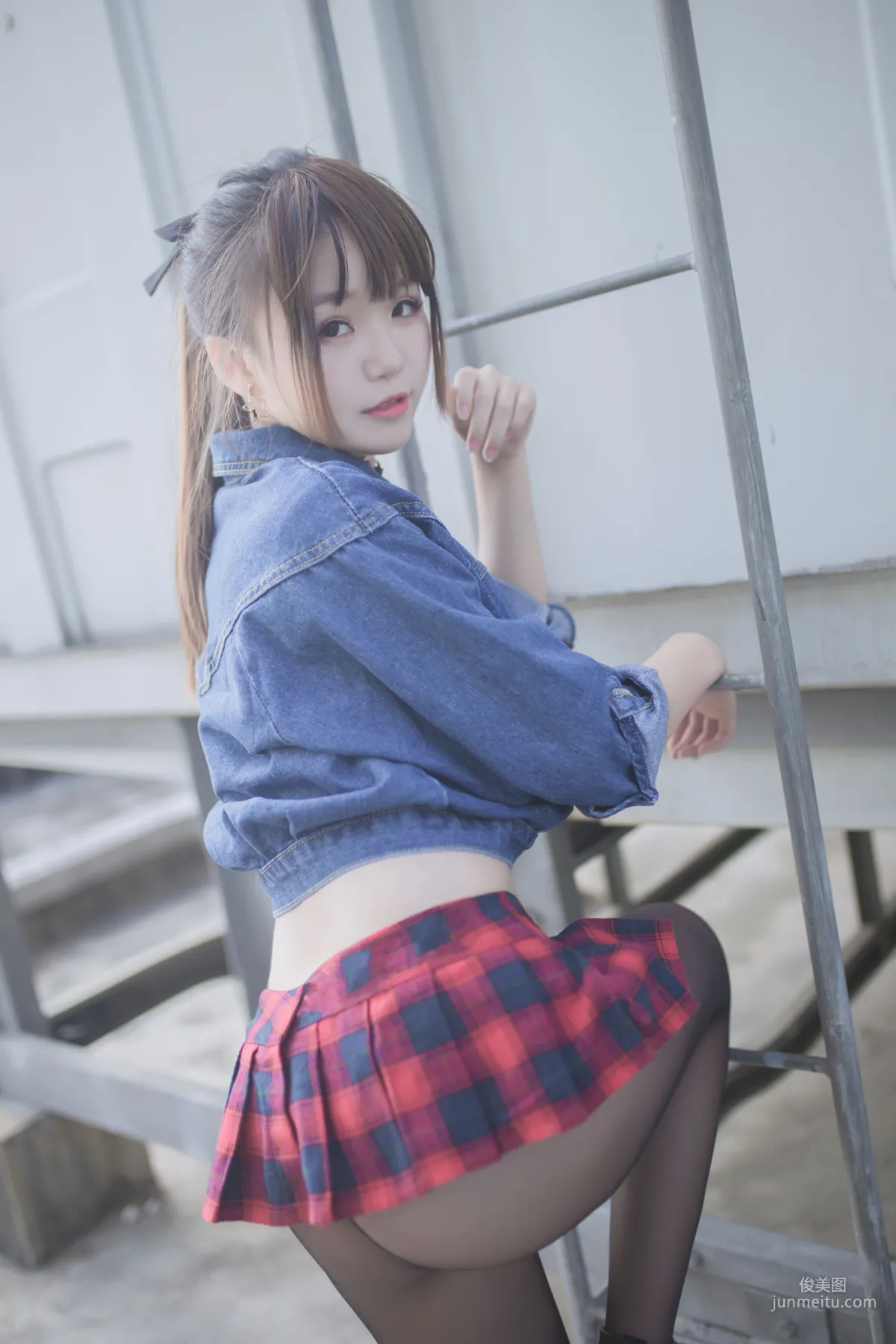 Yoko宅夏《紅色格子》 [蘿莉COS] 寫真集 3